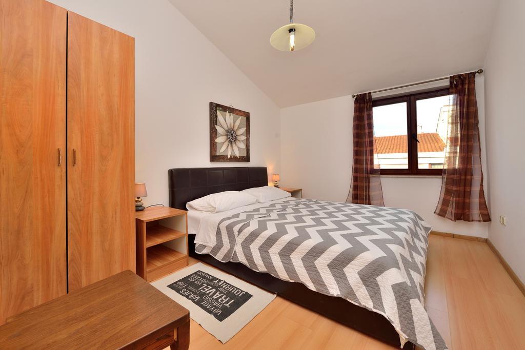 Apartments And A Room Ina Zadar Habitación foto